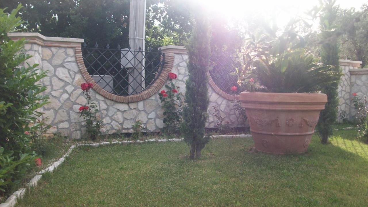Il Giardino Degli Ulivi Acomodação com café da manhã Canneto  Exterior foto