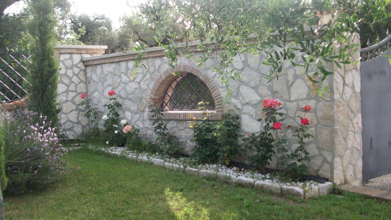 Il Giardino Degli Ulivi Acomodação com café da manhã Canneto  Exterior foto