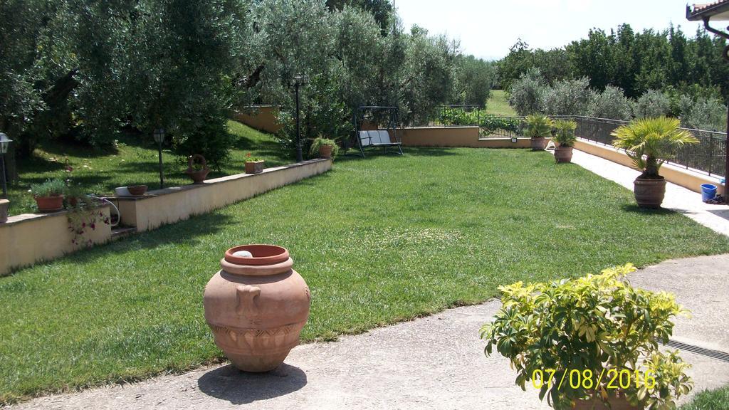Il Giardino Degli Ulivi Acomodação com café da manhã Canneto  Exterior foto